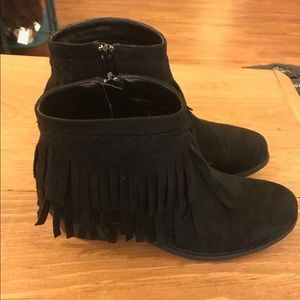 Cute fringe boots